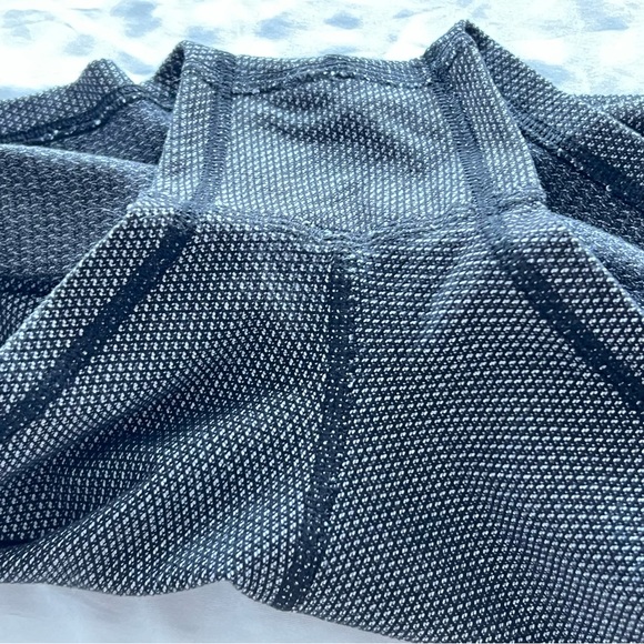 Lululemon Boogie Short Diamond Dot Black & White
Size 4 - Picture 10 of 12